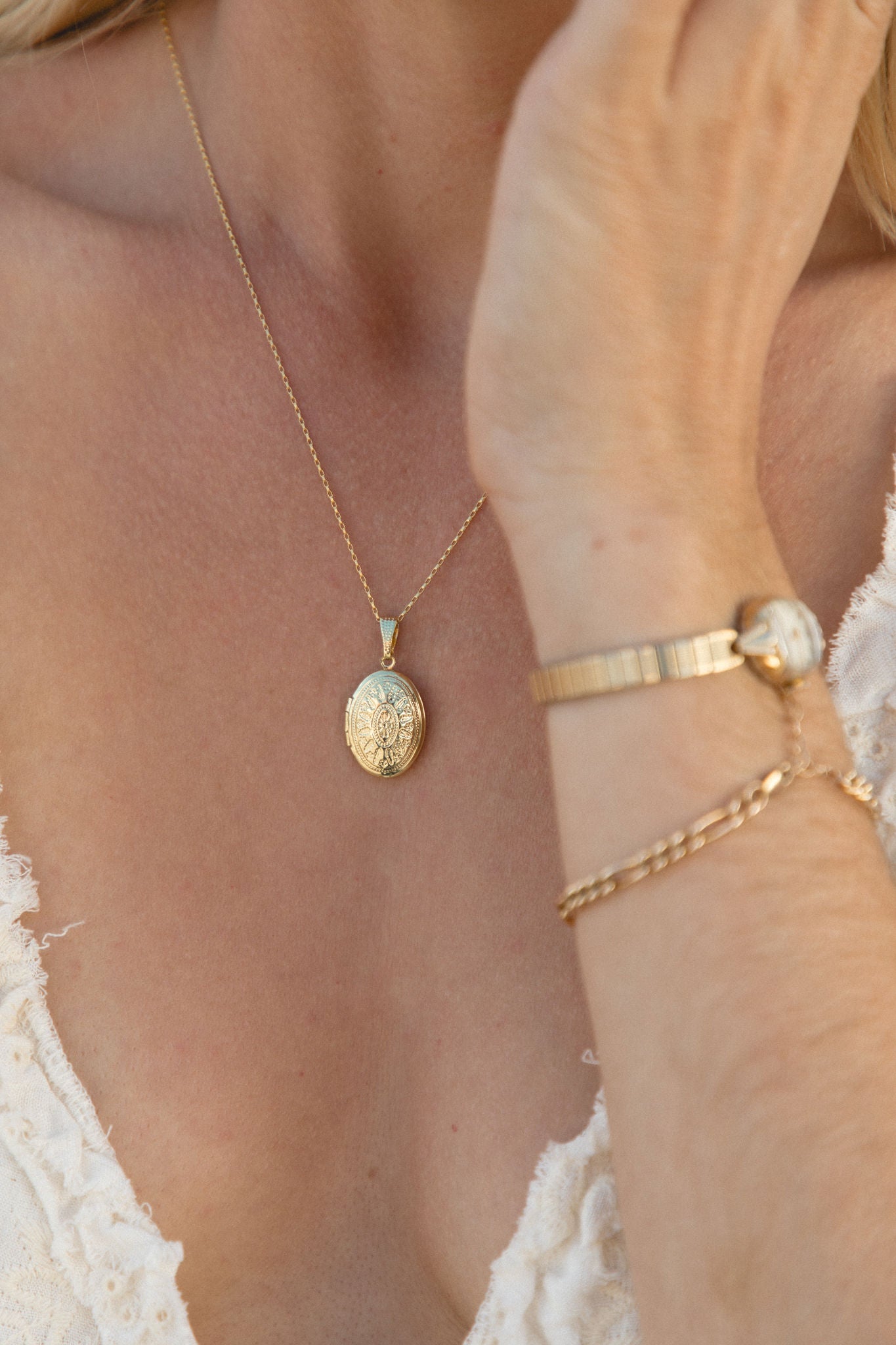 Vintage Oval Locket – Our Spare Change