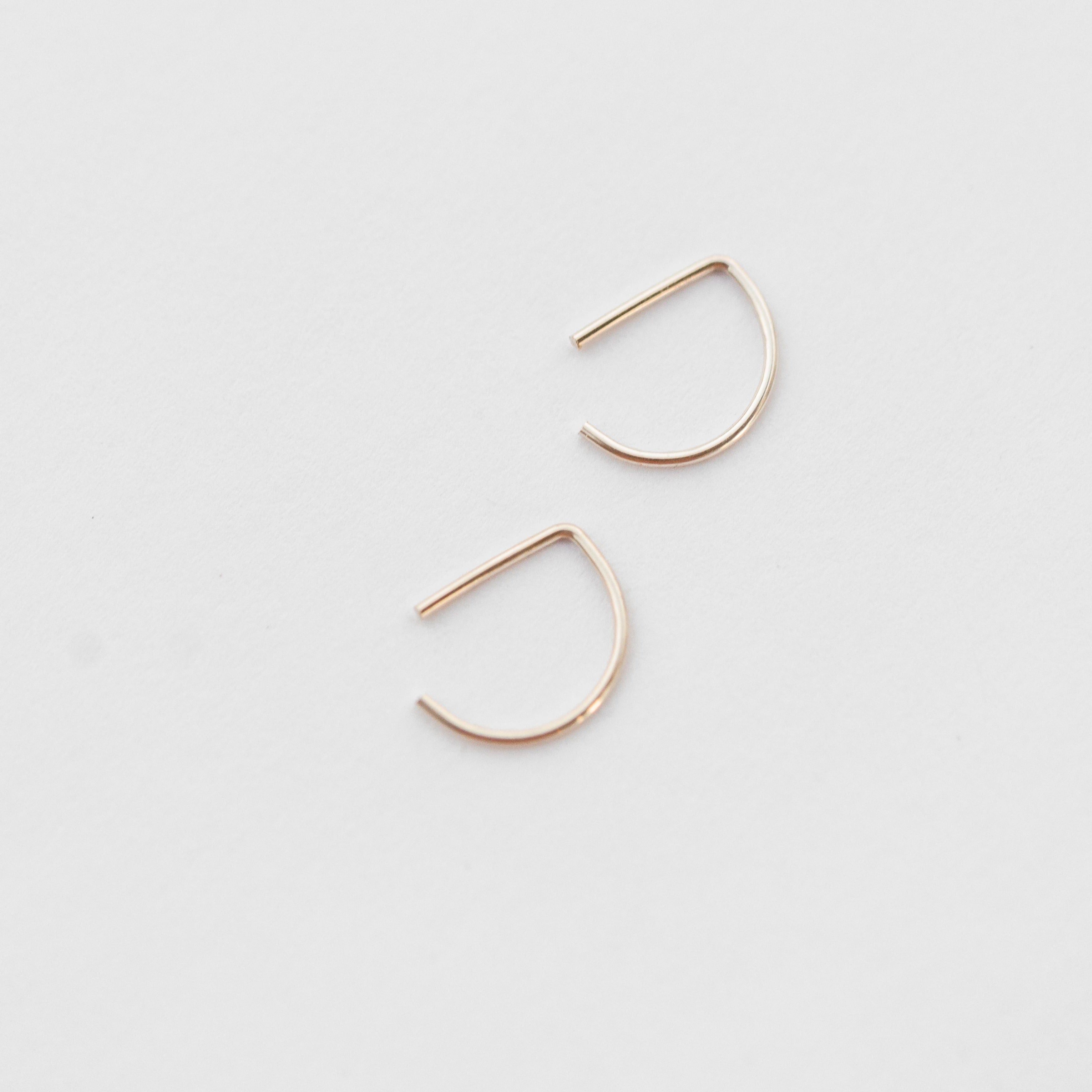 G Small Pearl Beads Metallic Hoop Stud Earrings